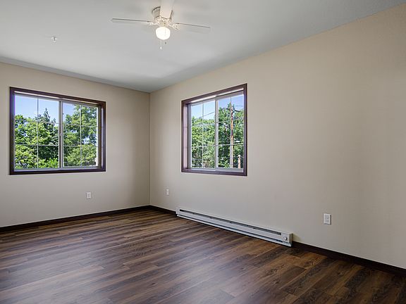 5th image of 902 Menomonie St #22