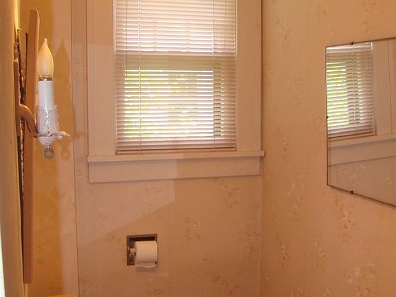 1/2 Bath