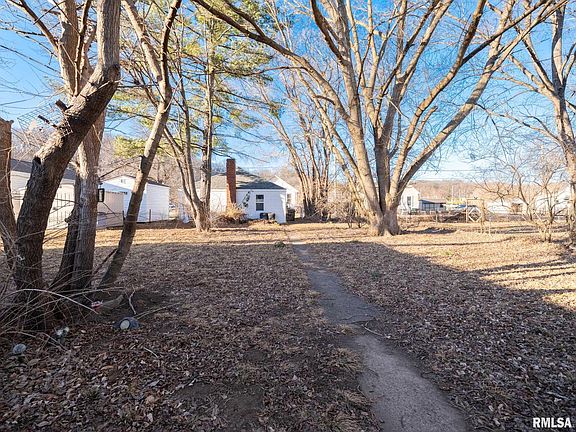 2nd image of 205 Keayes Ave