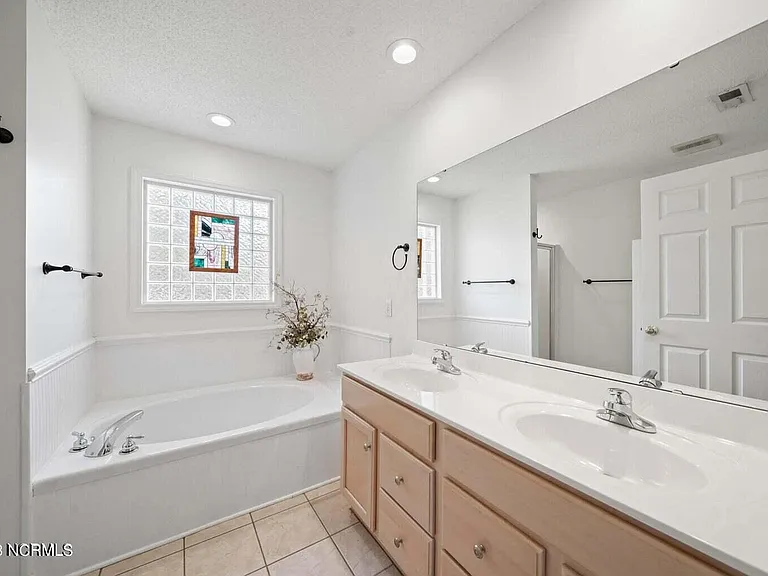 195 Adams Cir — Photo 13