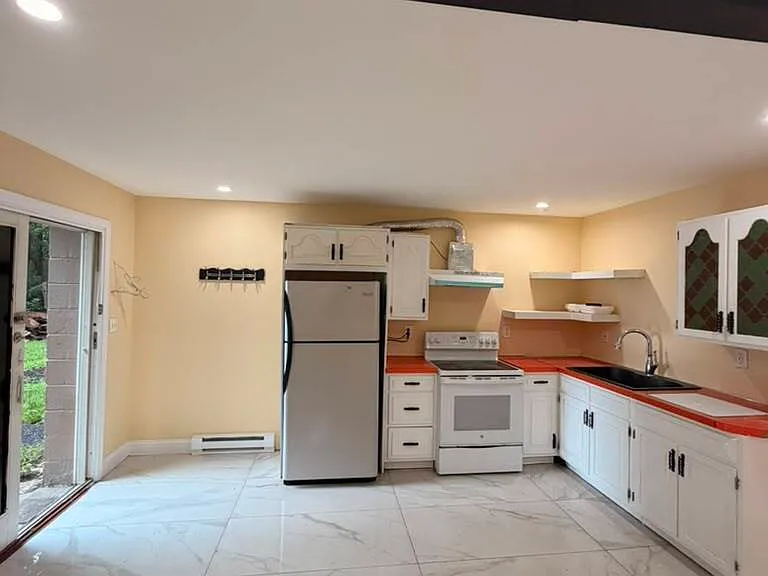 16 Terrace Ave — Photo 8