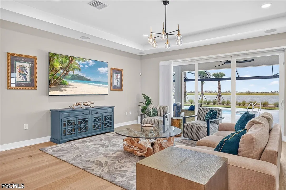 2 bed, 2.5 bath, 2424 sqft, $10,000 — Photo 3