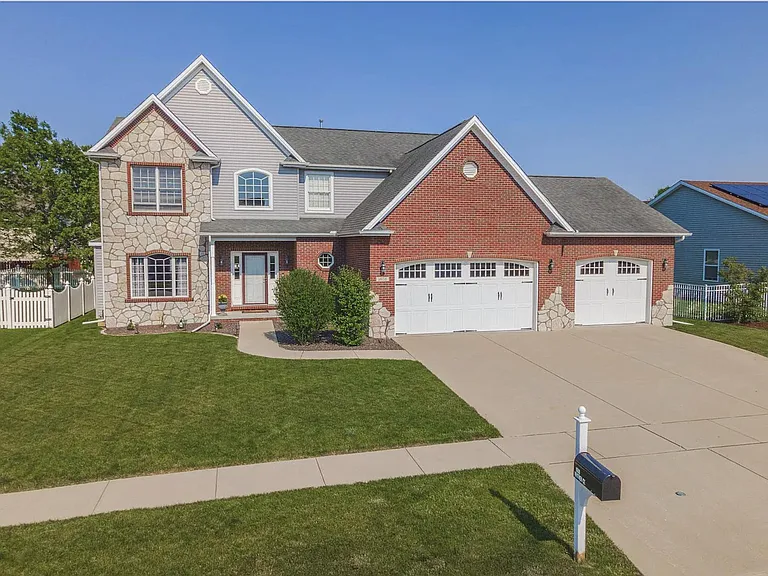 1608 Whitmer Ct — Photo 1