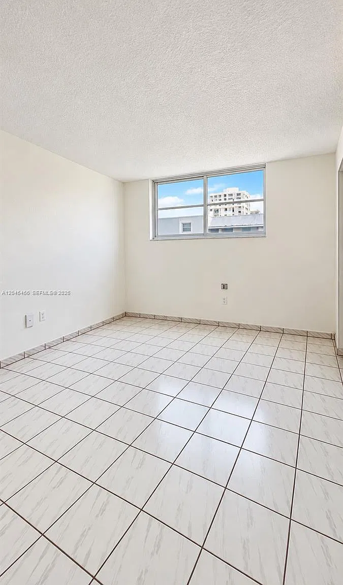 1750 James Ave — Photo 4
