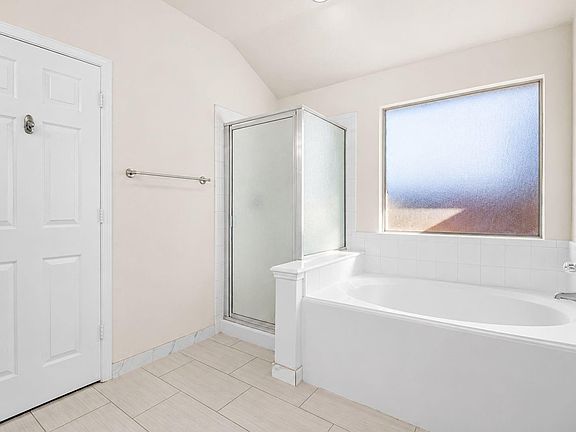3rd image of 2719 Riverhollow Ln