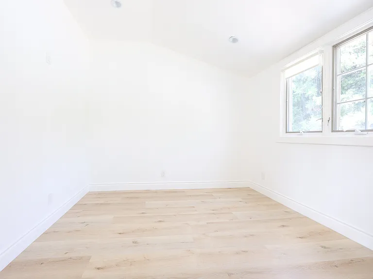 1401 Waterloo St #1 — Photo 8