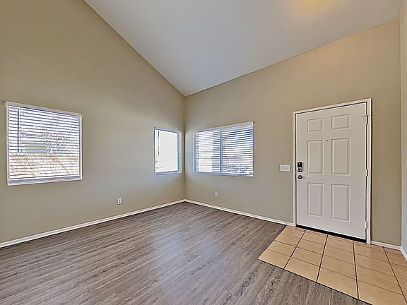 5th image of 26937 Hanford St