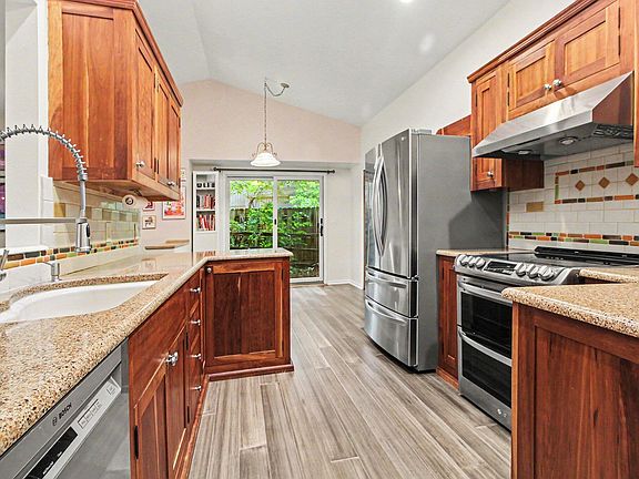 5th image of 3260 Olde Hickory Pl