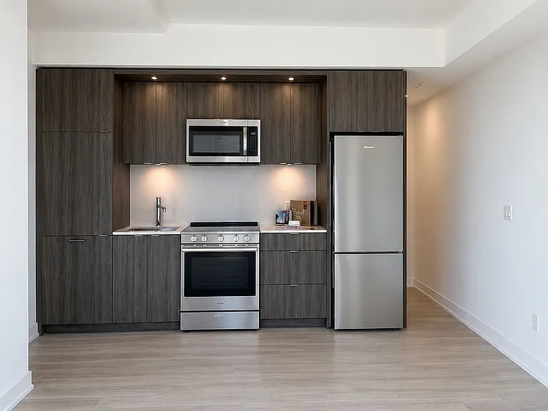 60 Central Park Dr #2206 — Photo 11