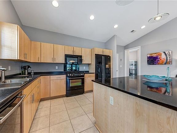 5th image of 109 Heritage Dr