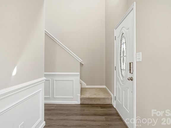 4th image of 9213 Chastain Walk Dr