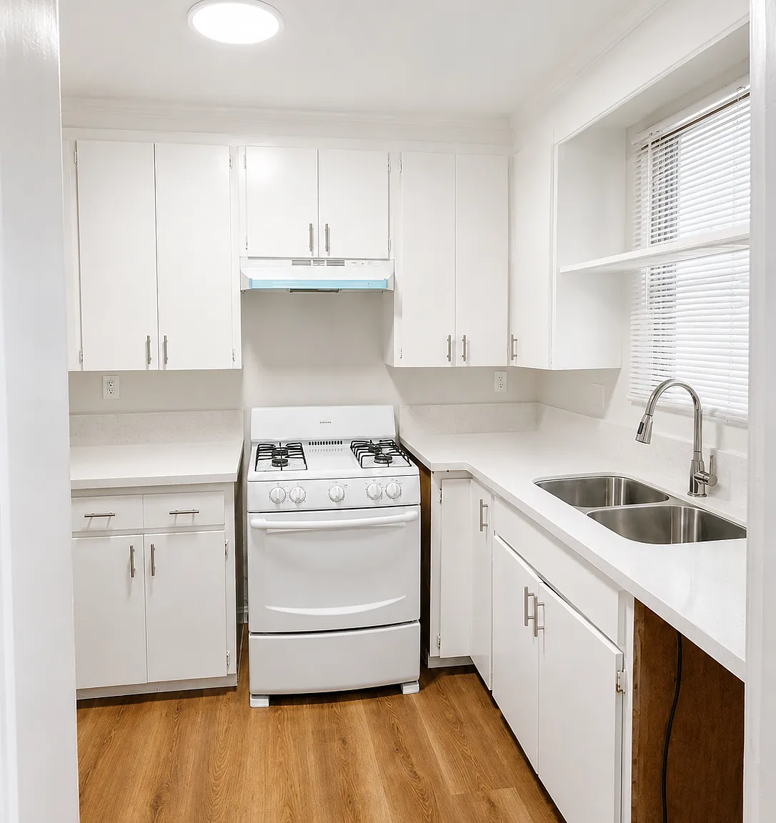 1540 N Laurel Ave Los Angeles, CA 90046 — Photo 2