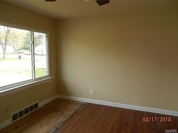 5th image of 9622 Theodosia Ave