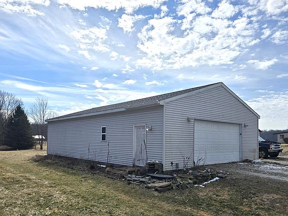 3rd image of 8020 E Day Rd