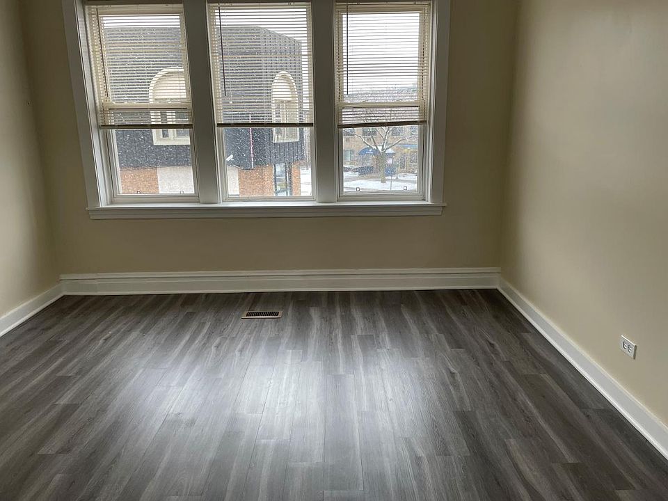 1st image of 4027 W Montrose Ave #4391-2