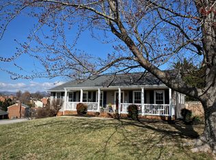 655 Joan Cir, Salem, VA 24153