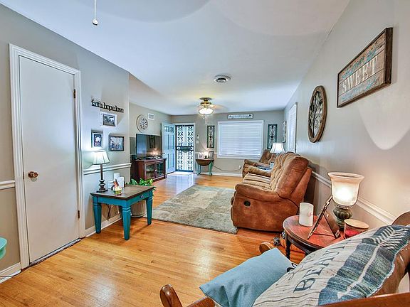 4th image of 1115 Cherry Ln