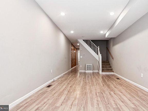 3rd image of 2012 Eagle St