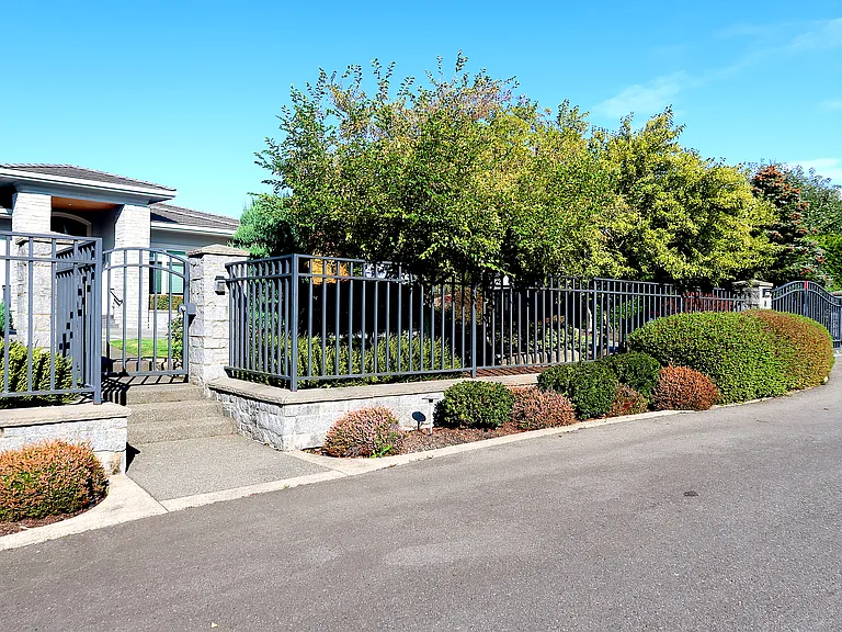 16458 SE 44th Pl — Photo 41