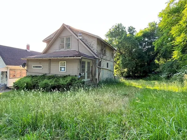 58 1st St, Campbell, OH 44405