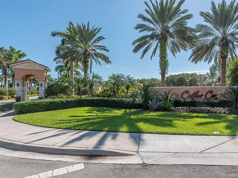 7833 SW 194th Ter — Photo 22