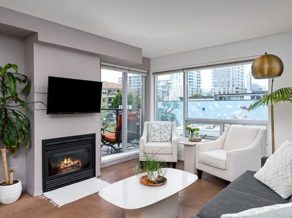 932 Johnson St #205, Victoria, BC V8V 3N4