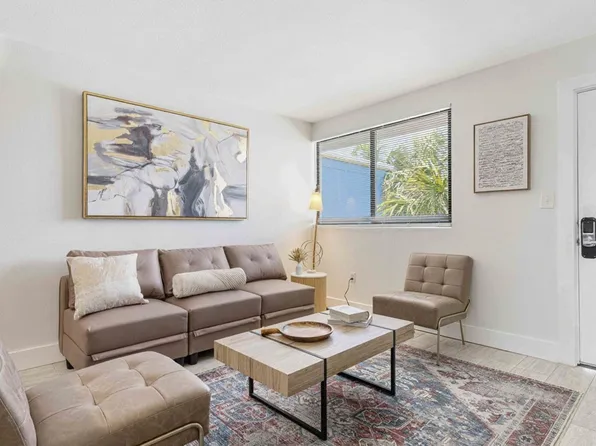 556 Coral Ct, Fort Walton Beach, FL