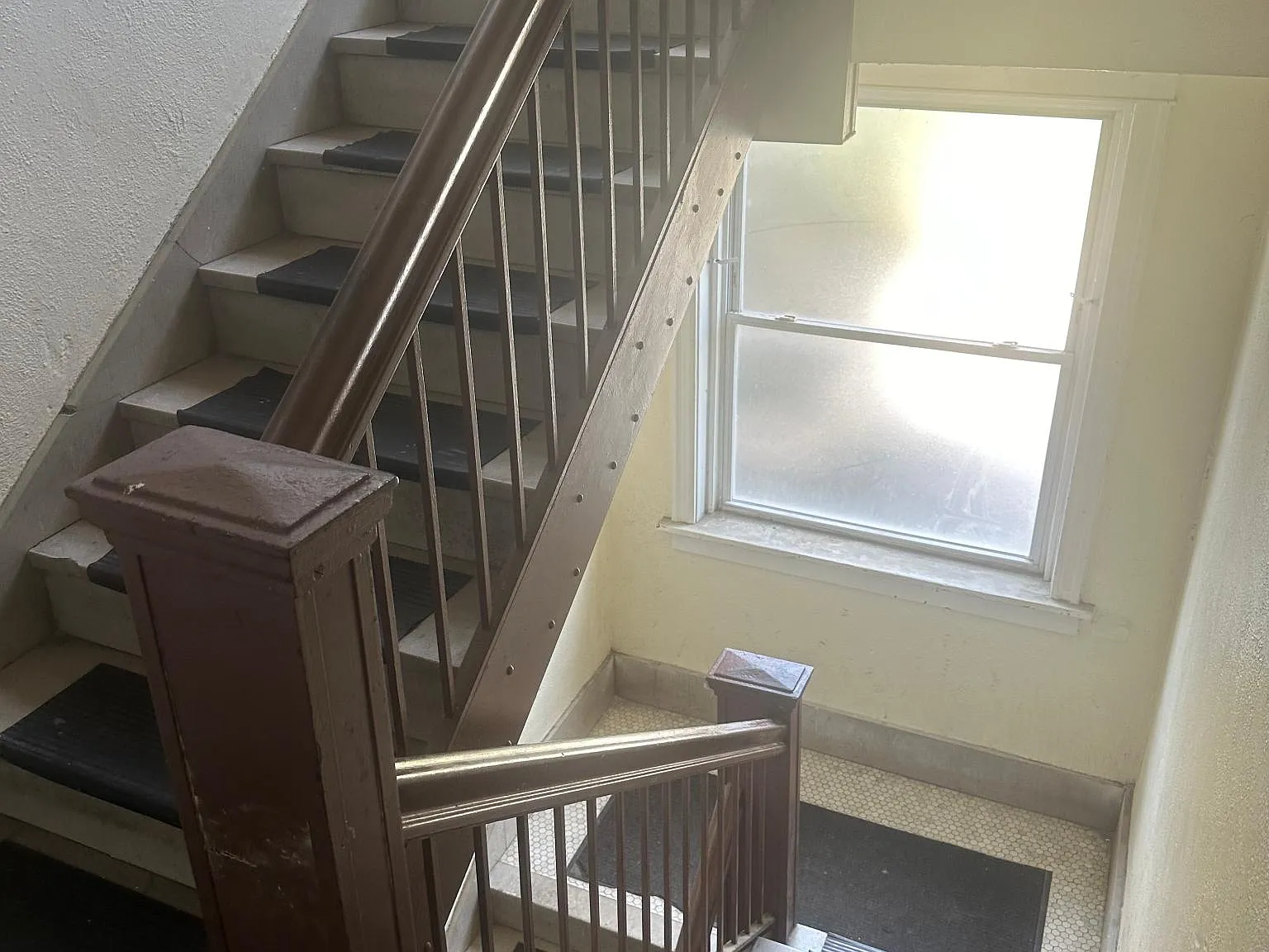 2 bed, 1000 sqft, $995 — Photo 2