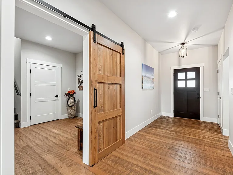 501 Wheatland Ln — Photo 6