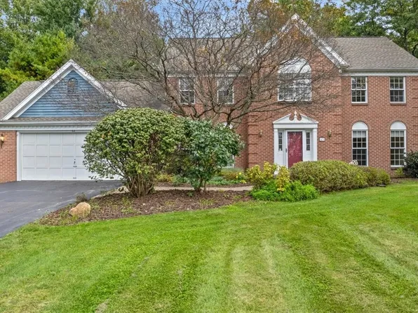 63 Chippenham Dr, Penfield, NY 14526