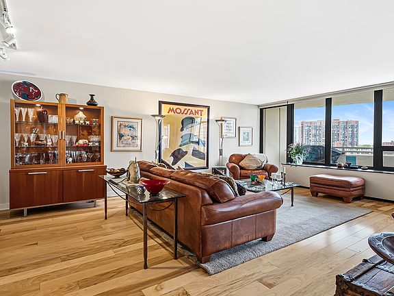 3rd image of 3930 N Pine Grove Ave APT 1211