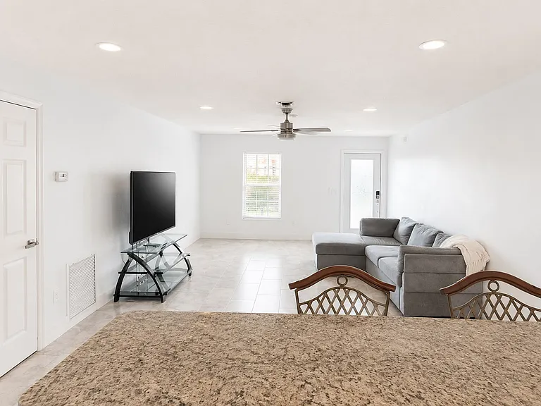 700 23rd Pl — Photo 1