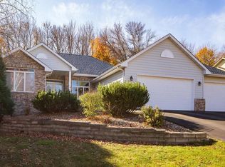 1305 Wildflower Ln, Chaska, MN 55318