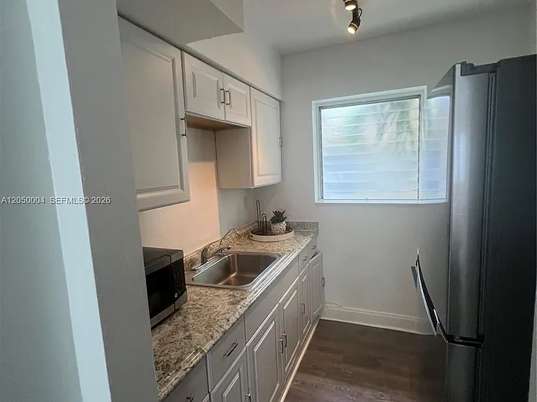 7720 Harding Ave #9 — Photo 11