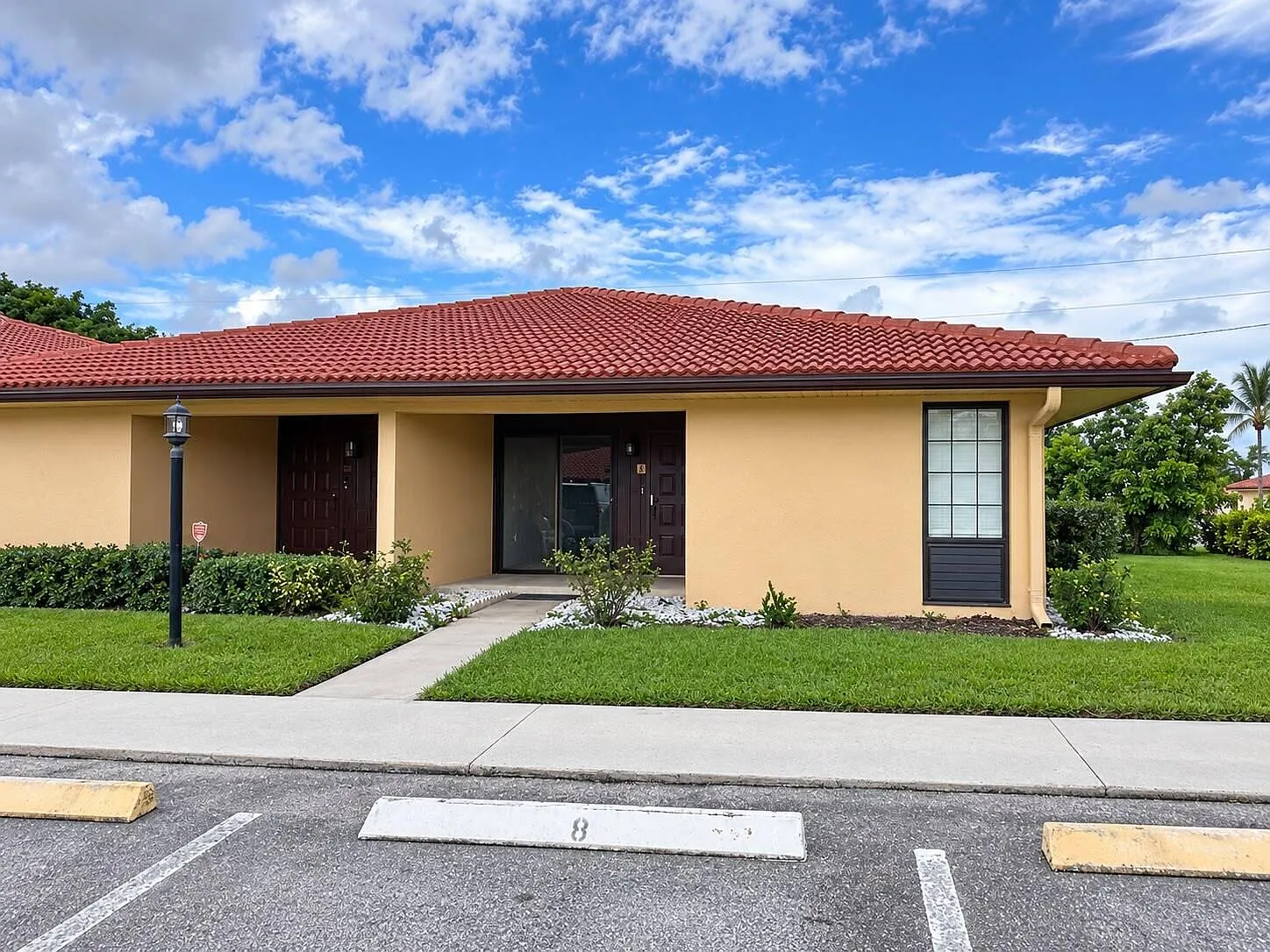 2 bed, 2.0 bath, 1070 sqft, $2,100 — Photo 2