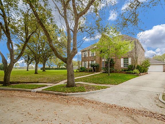2nd image of 1318 N Gabriel River Cir