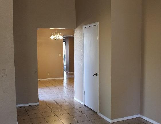 3rd image of 549 Geoffrey St