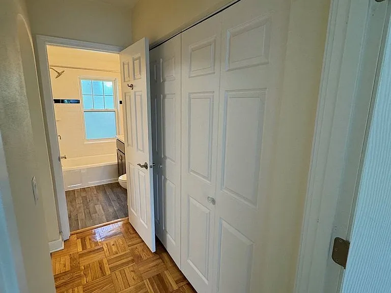 2420 E Washington Ave — Photo 13