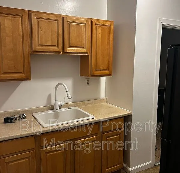 29 N Main St #2F — Photo 4