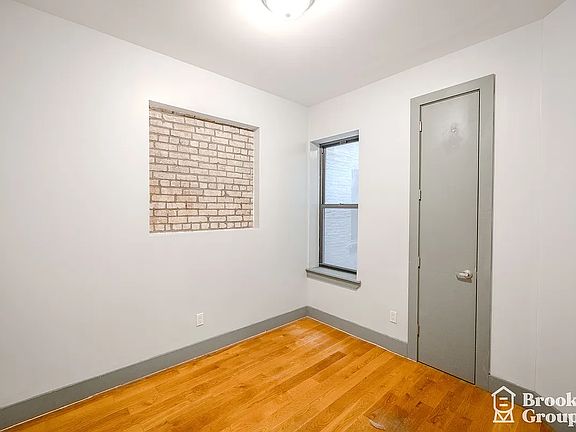 5th image of 106 Grattan St APT 1R