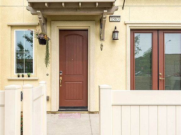 4th image of 1583 E Lincoln Ave