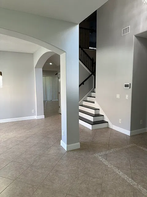 5 bed, 3.5 bath, 3634 sqft, $3,600 — Photo 4