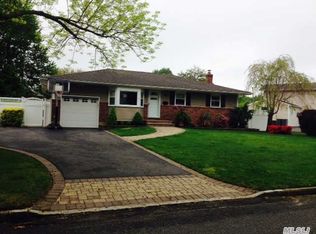10 Speaker St, Commack, NY 11725