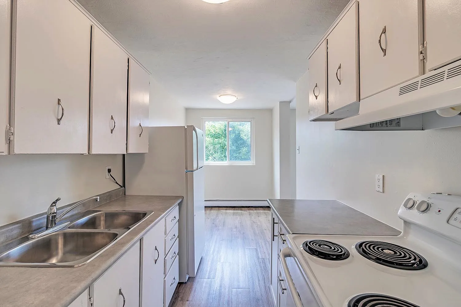 Sydenham Manor Apartments — Photo 1