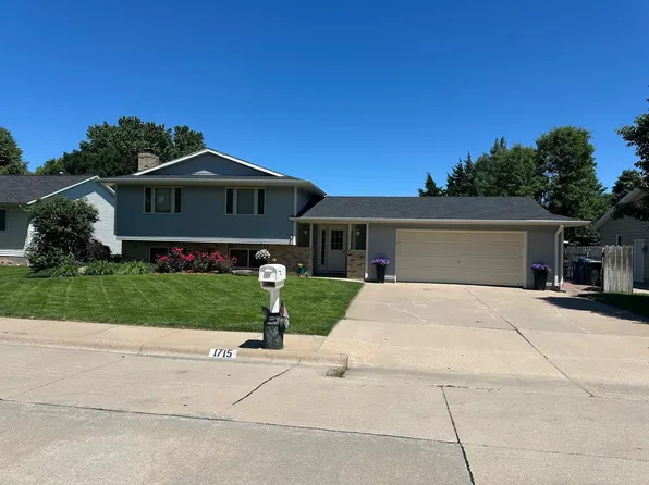 1715 W 42nd St, Kearney, NE 68845