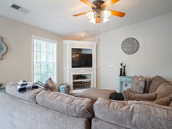 4th image of 1114 Periwinkle Dr
