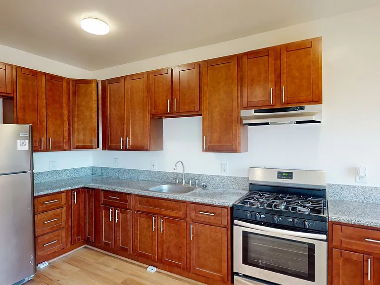 2805 E 16th Street — Photo 13
