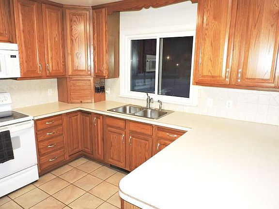 The oak cabinets are in great shape.