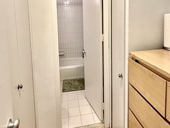 4th image of 300 E 33rd St APT 7H
