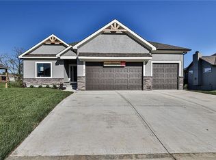 221 SW Nelson Dr, Blue Springs, MO 64014